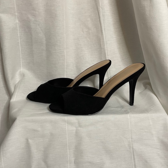 Sexy Black Slip-on Heels - Picture 2 of 3